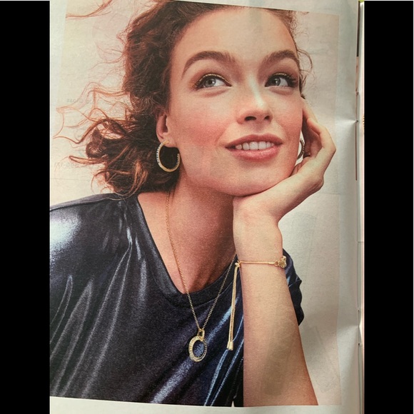 Avon - Picture 2 of 8